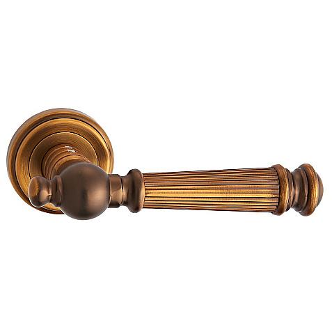 ruchka-razdelnaya-dlya-mezhkomnatnoj-dveri-vantage-v83acf-al-kofe-dveri-leko.jpg Ручка раздельная для межкомнатной двери «Vantage V83ACF AL» Кофе